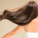 ひと吹きで髪にツヤを与える！スマートシャインヘアミスト