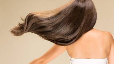ひと吹きで髪にツヤを与える！スマートシャインヘアミスト