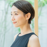 顔のたるみを引き上げシャープな顔立ちに！リフティング下地