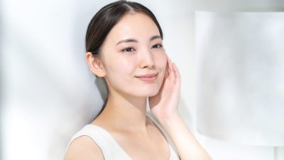 マスクの下でも、涼しげな肌が続く！さらさら密着下地